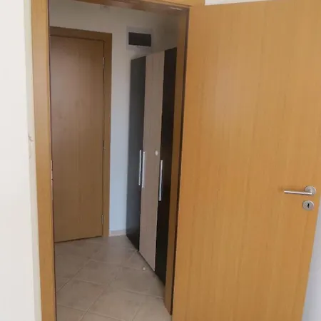 In Azalia 2 Complex شقة نيسيبار